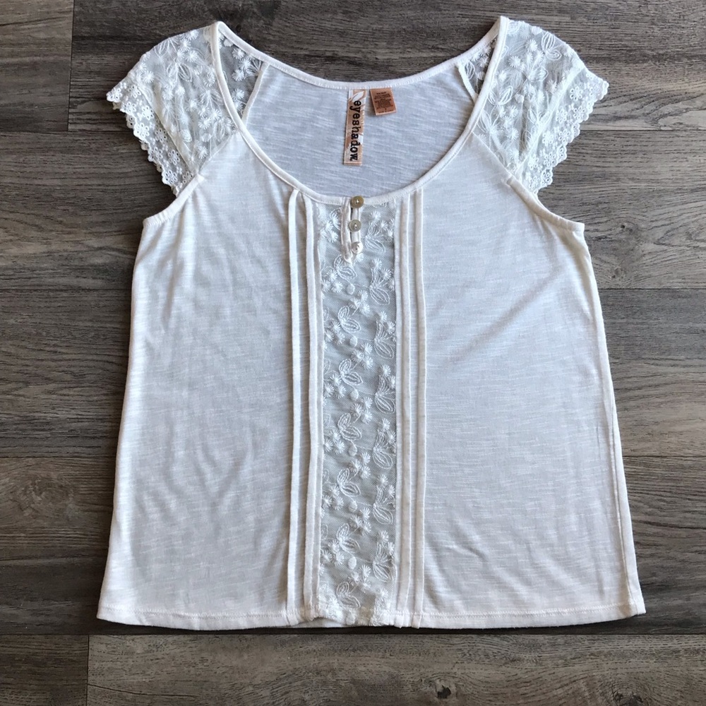 Cream Colored Short Sleeved Lace Top Size Small